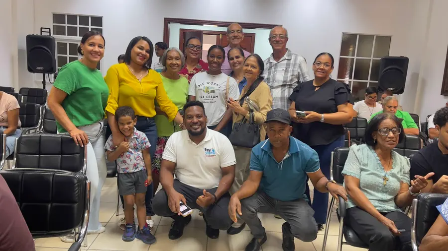 Un facilitador de Soy Digital con una comunidad