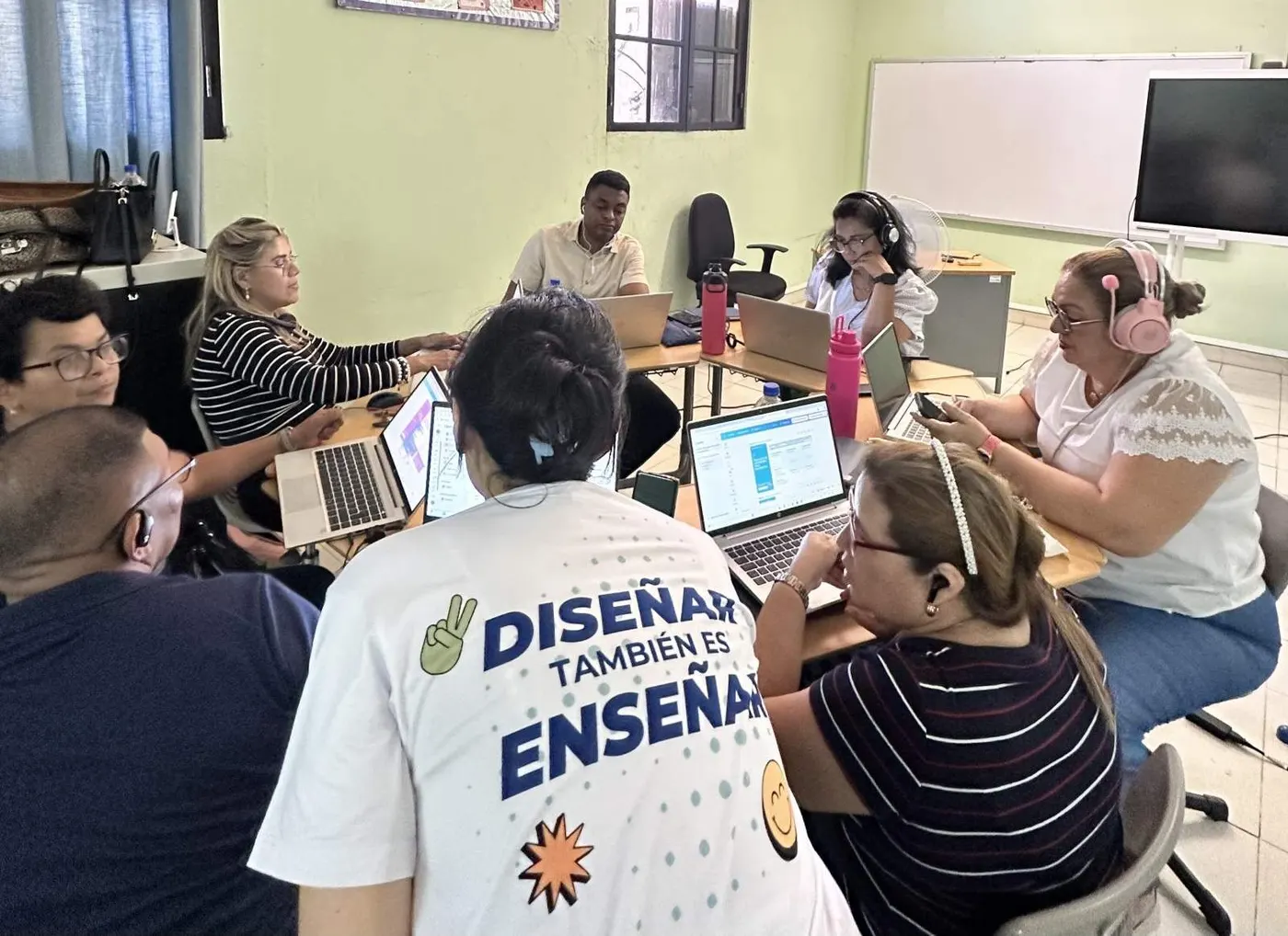 Docentes en un bootcamp de Criter Academy en Panamá