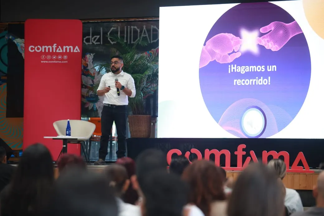 Un facilitador de Critertec presenta en el cierre del Lab de IA