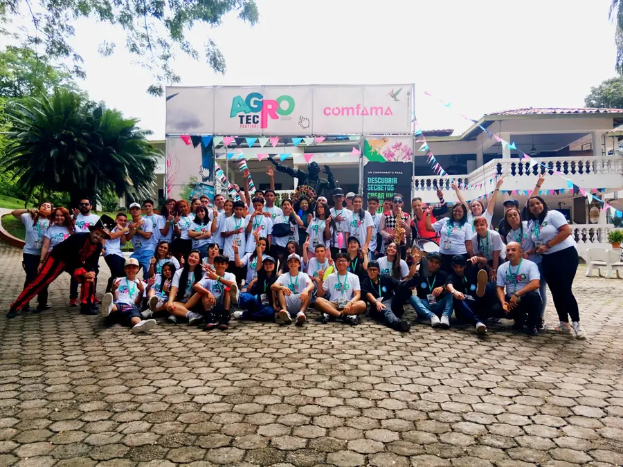 Jóvenes en el AgroTec Festival Camp