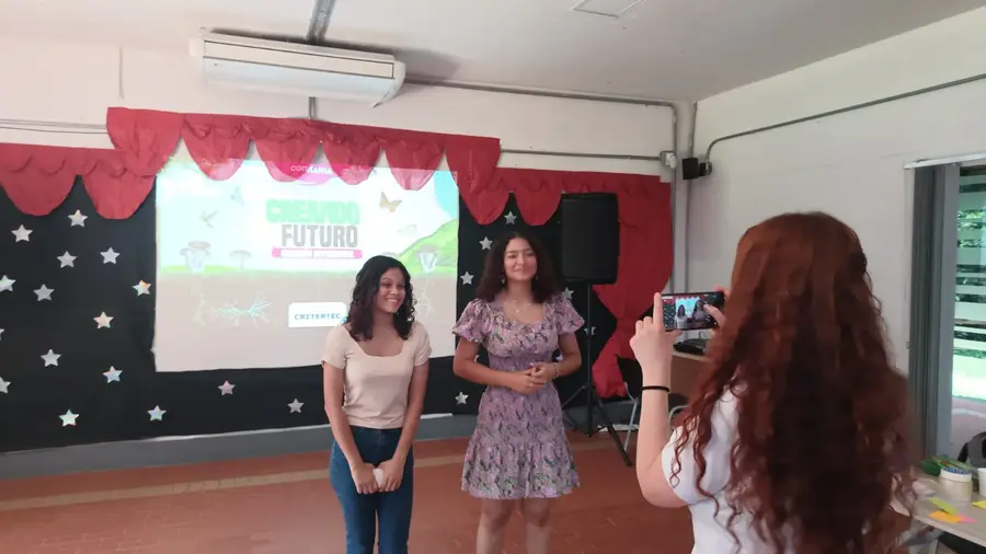 Jóvenes en el Laboratorio del Futuro de AgroTec