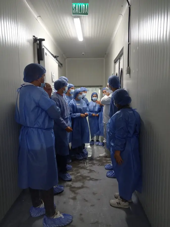 Jóvenes de AgroTec en una visita a una empresa del agro