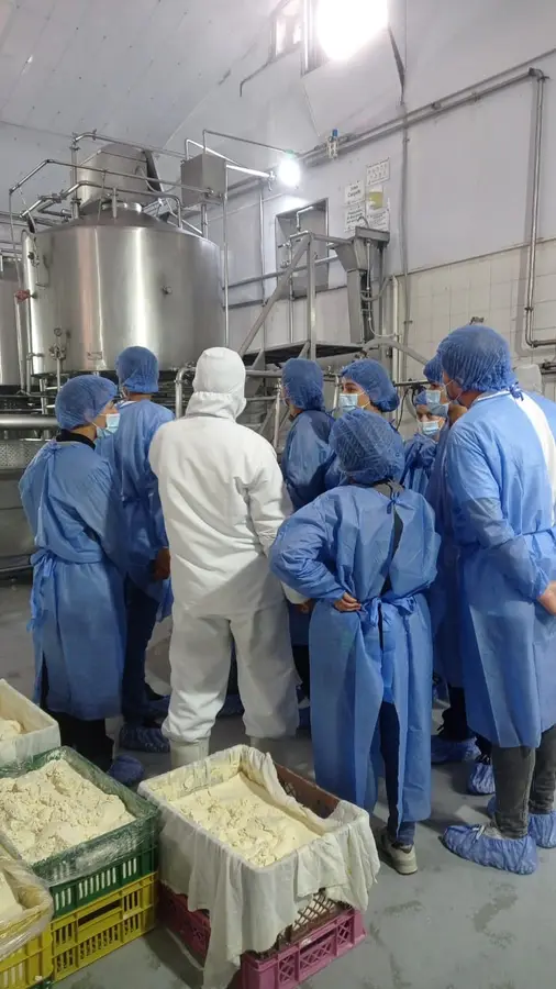 Jóvenes de AgroTec en una visita a una empresa del agro
